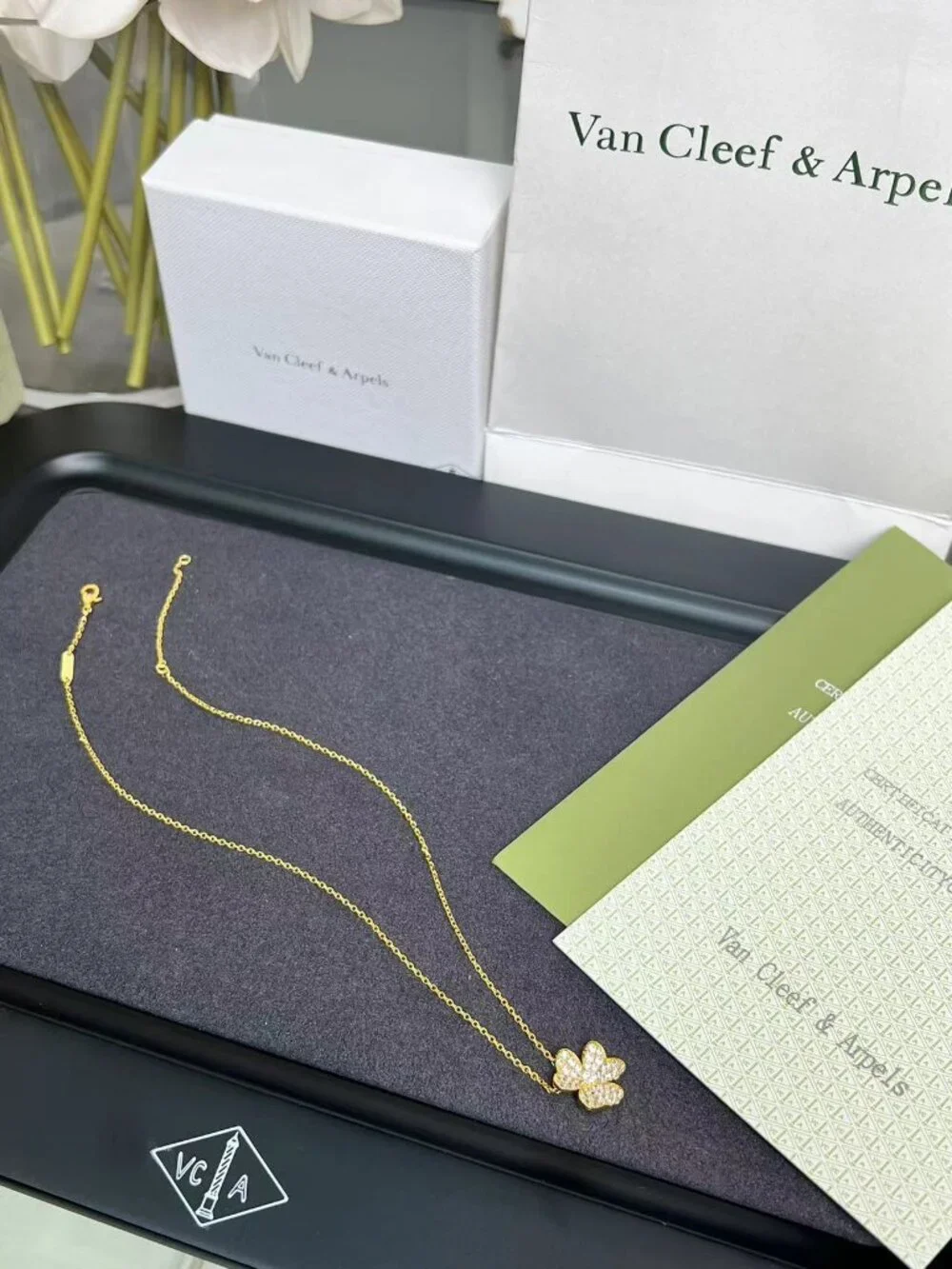 🤨Van Cleef & Arpels🤨 flower necklace